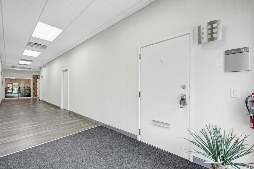 More Photos Of 385 S Maple Ave, Glen Rock Medical For Lease