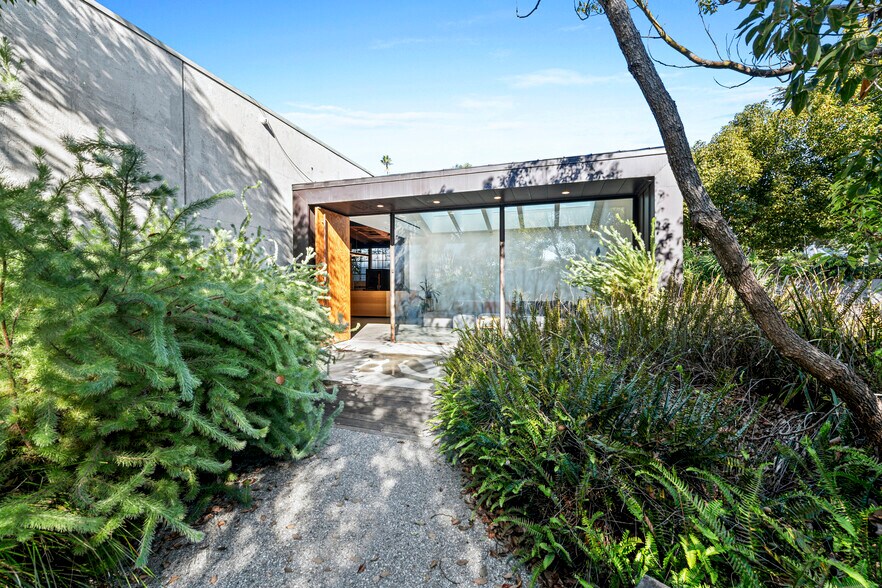 More Photos Of 2611-2619 Exposition Blvd, Los Angeles Loft Creative Space For Lease