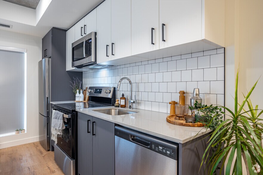 More Photos Of 12322 102 Av NW, Edmonton Apartments For Lease