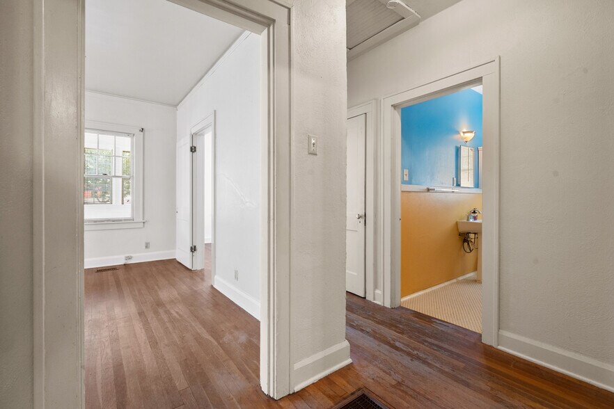 More Photos Of 107 Barry St, Hot Springs Medical For Sale