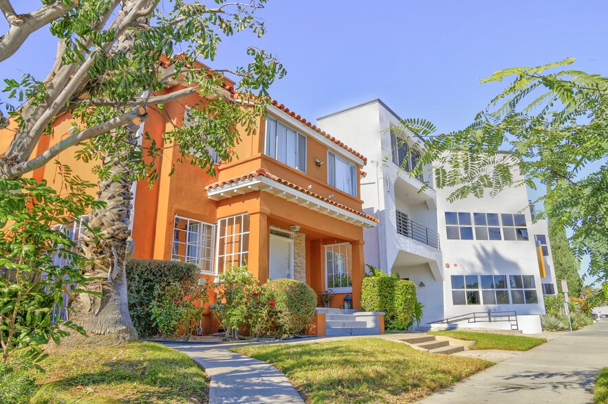 More Photos Of 4068 Centre St, San Diego Dormitory For Lease