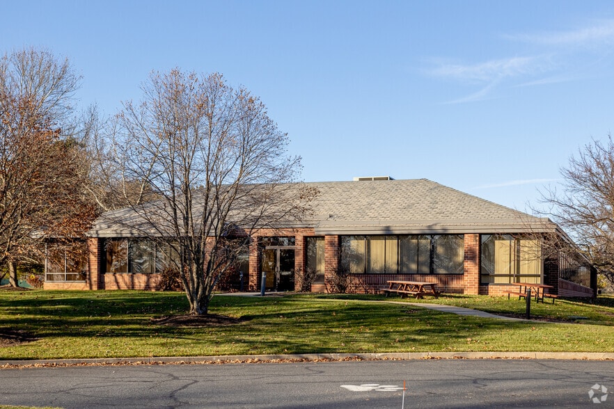 Primary Photo Of 1660 Valley Center Pky, Bethlehem Office For Lease