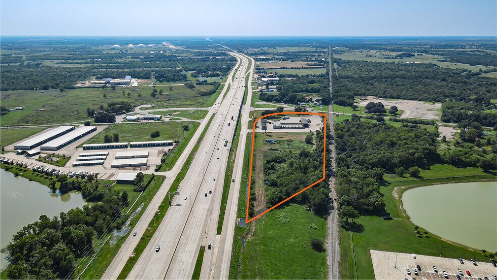 More Photos Of 5168 NE I 10 Frontage Rd, Sealy General Retail For Sale