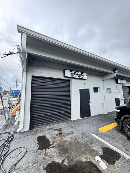 More Photos Of 525 Carswell Ave, Daytona Beach Warehouse For Lease