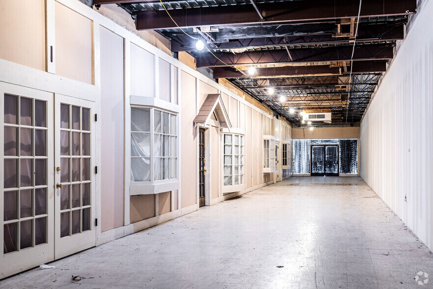 More Photos Of 3600-3840 W 95th St, Leawood Unknown For Lease