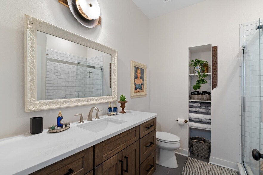 More Photos Of 518,520 S 6th St, Milwaukee Hospitality For Sale