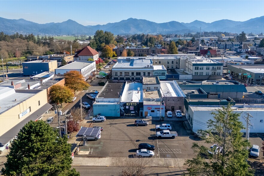 More Photos Of 204 Main Ave, Tillamook Storefront For Sale