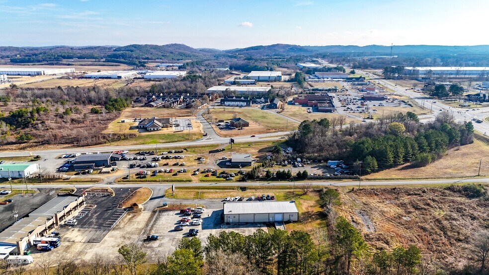 More Photos Of 93 Old Dixie Hwy, Adairsville Showroom For Lease