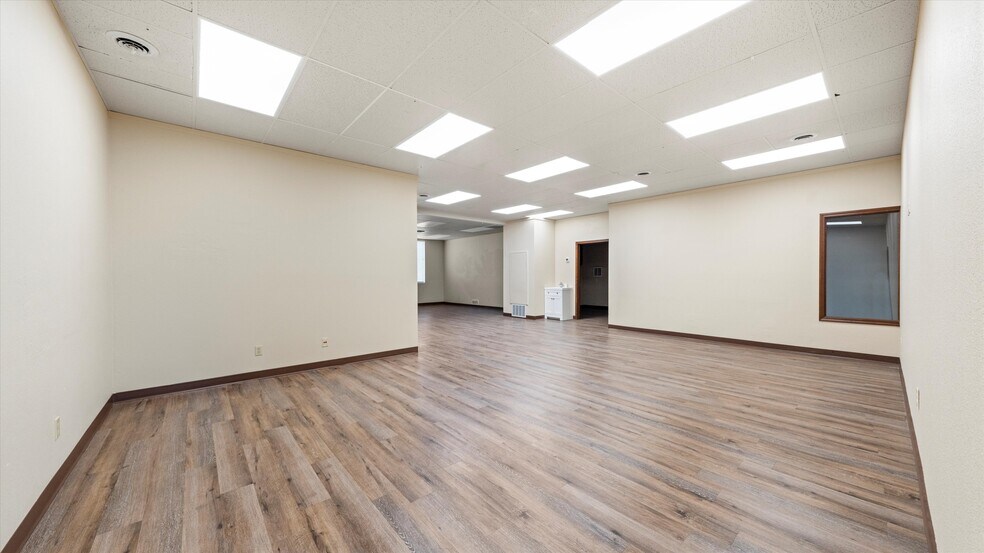 More Photos Of 8318 Gage Blvd, Kennewick Storefront Retail Office For Lease