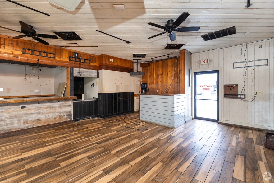 More Photos Of 3241 Horizon Dr, Springfield Restaurant For Sale