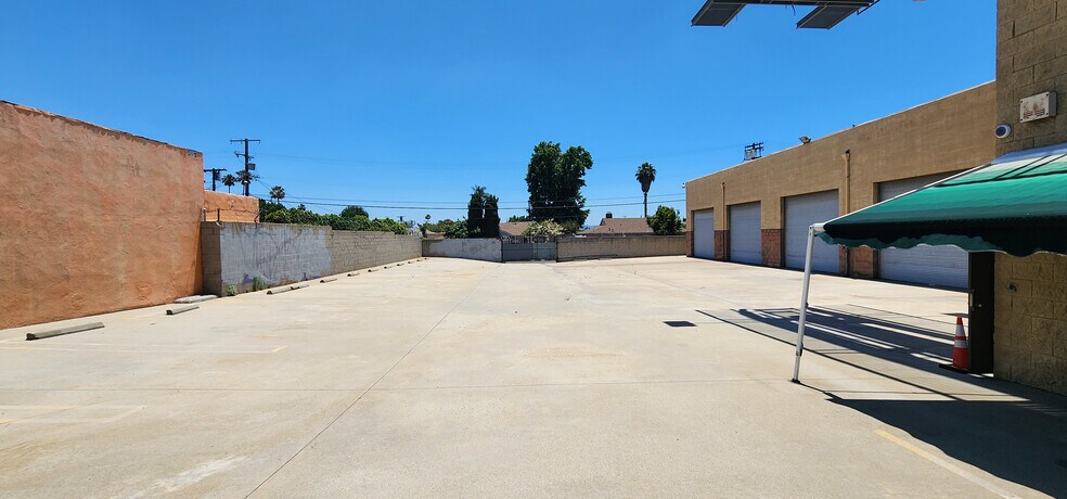 More Photos Of 13330 Sherman Way, North Hollywood Auto Repair For Lease