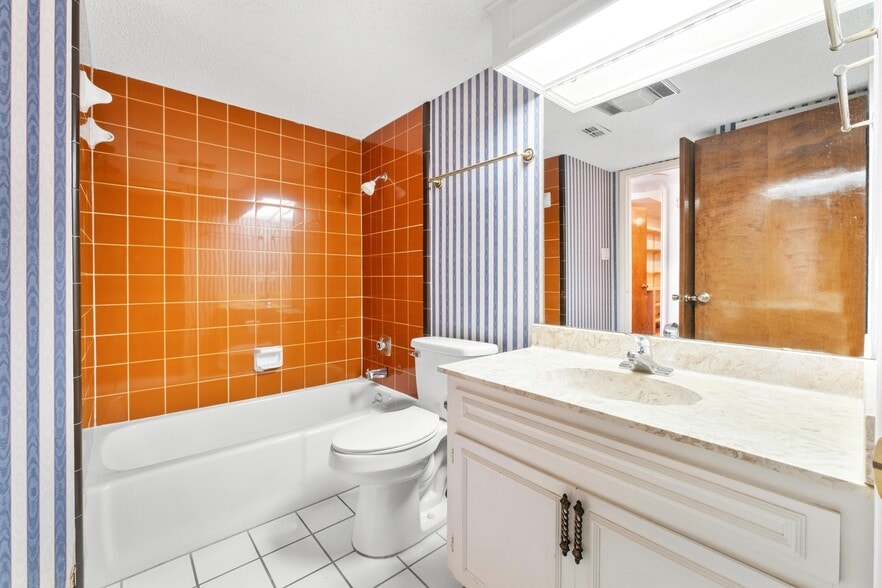 More Photos Of 121 Scott St, San Marcos Office Residential For Sale