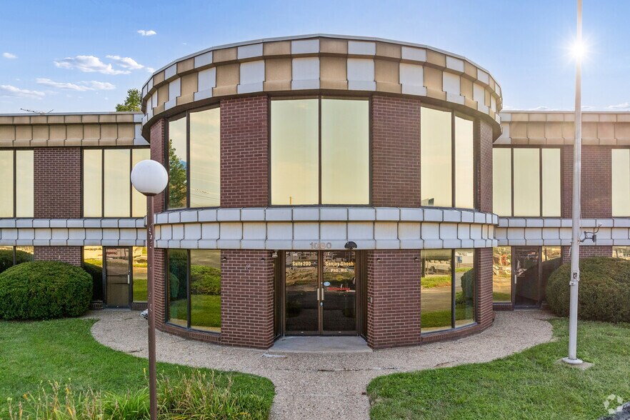 More Photos Of 1080 Caroline Dr, Washington Medical For Sale