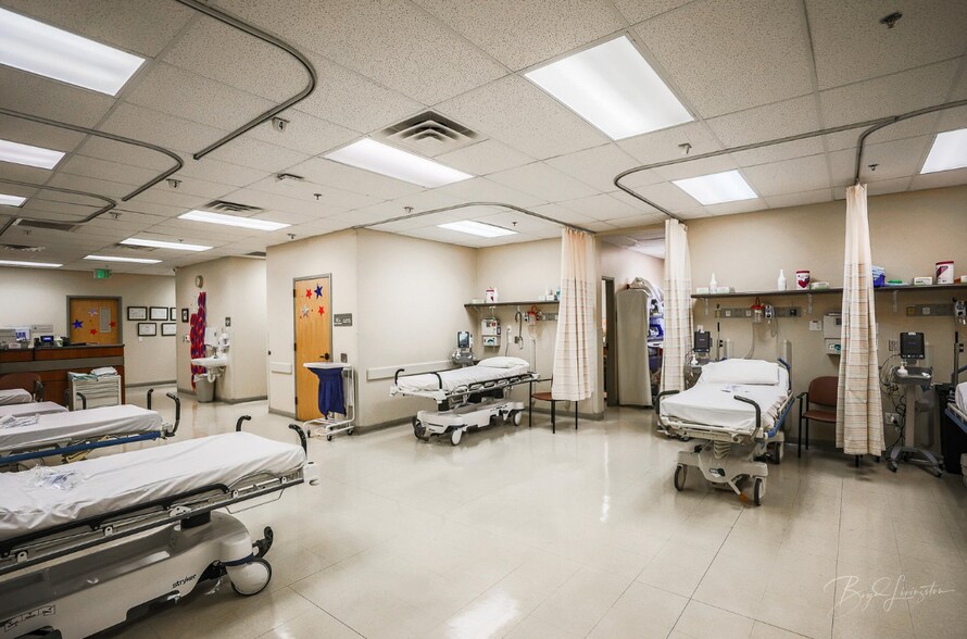 More Photos Of 368 E Riverside Dr, St George Medical For Sale