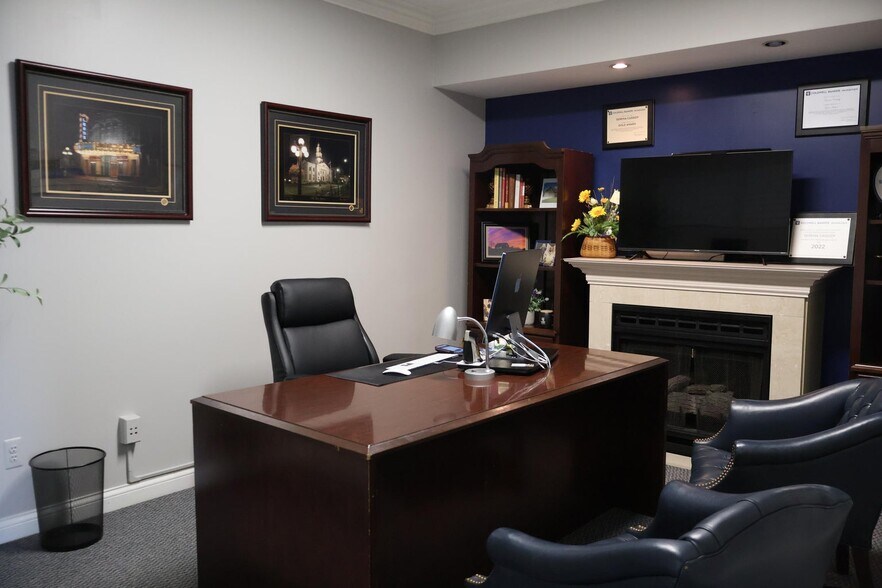 More Photos Of 920 Bypass Rd, Winchester Office For Sale