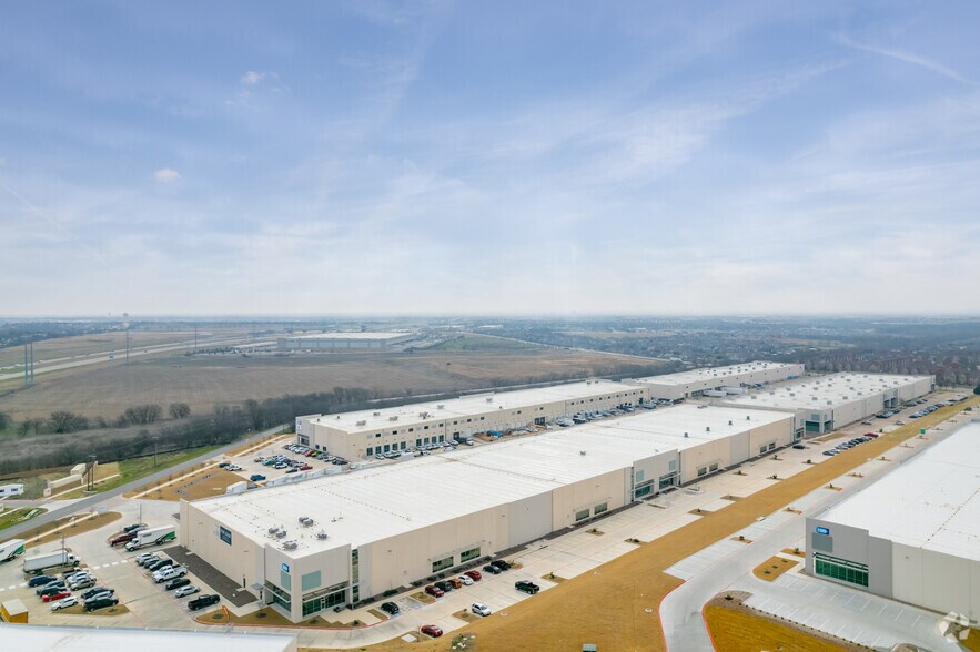 More Photos Of 900 New Meister Ln, Pflugerville Distribution For Lease