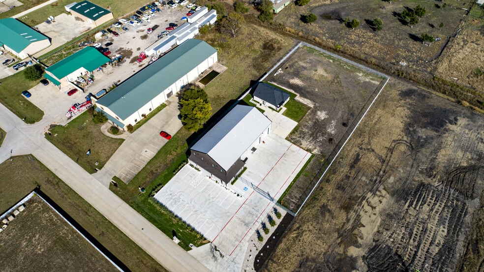More Photos Of 2924 Ruger Dr, Royse City Service For Lease