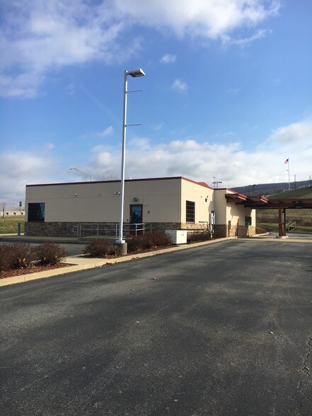 More Photos Of 880 Schechter Dr, Wilkes Barre Township Bank For Sale