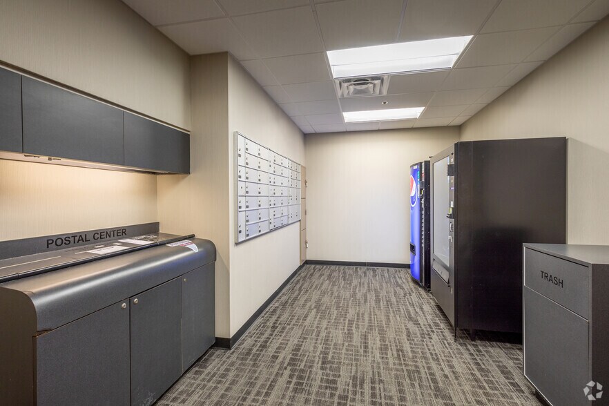 More Photos Of 9100 Shelbyville Rd, Louisville Office For Lease