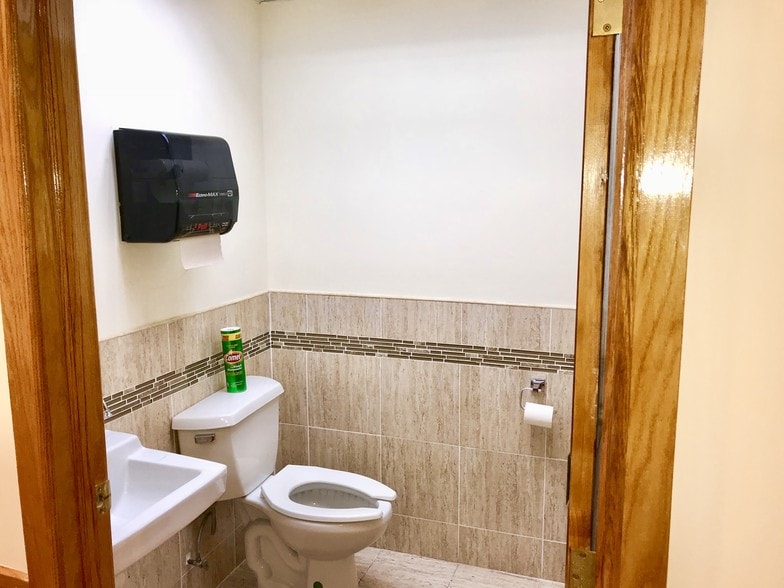 More Photos Of 1314 Rockaway Pkwy, Brooklyn Medical For Sale