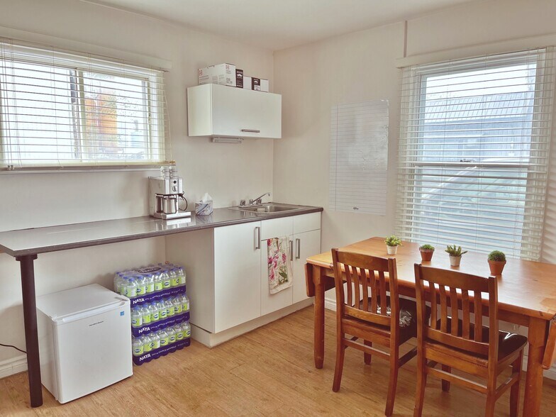 More Photos Of 2282 Boul Des Laurentides, Laval Office For Sale