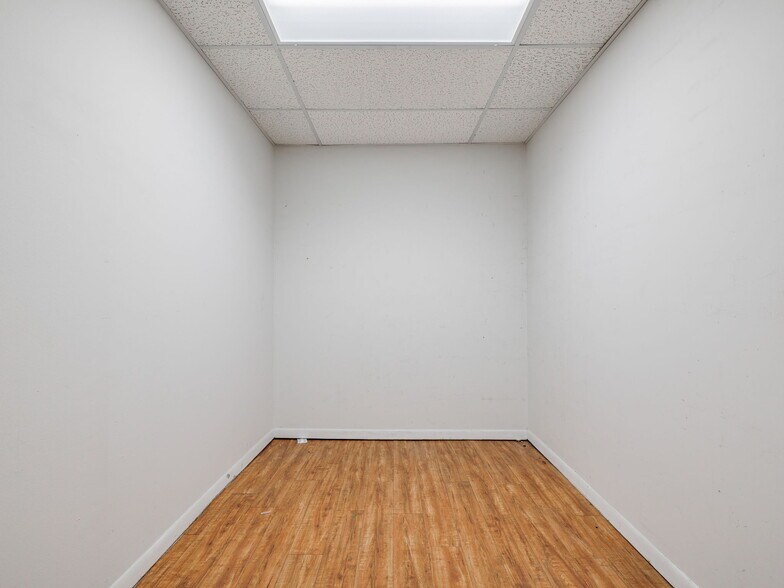 More Photos Of 233 Ackerman St, Rockdale Storefront Retail Office For Sale