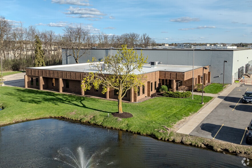 More Photos Of 16405-16465 W Lincoln Ave, New Berlin Distribution For Lease