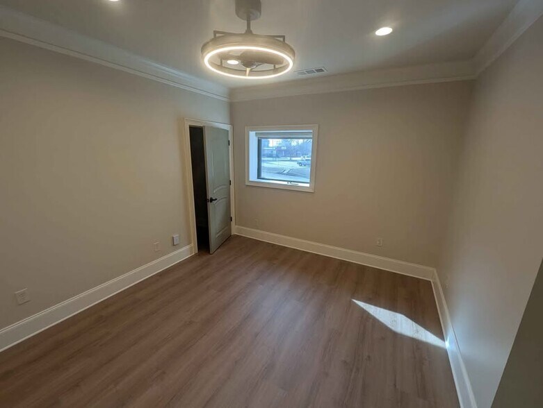 More Photos Of 712 Oak St, Gainesville Coworking Space