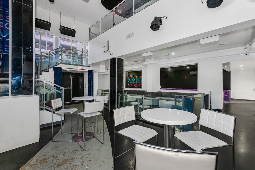 More Photos Of 145 SW 1st Ave, Fort Lauderdale Bar For Lease