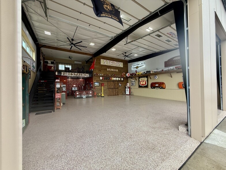 More Photos Of 663 Valerie Ave, Hudson Self Storage For Sale