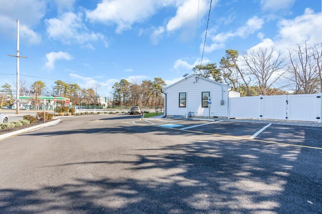 More Photos Of 184 Chambersbridge Rd, Brick Medical For Sale