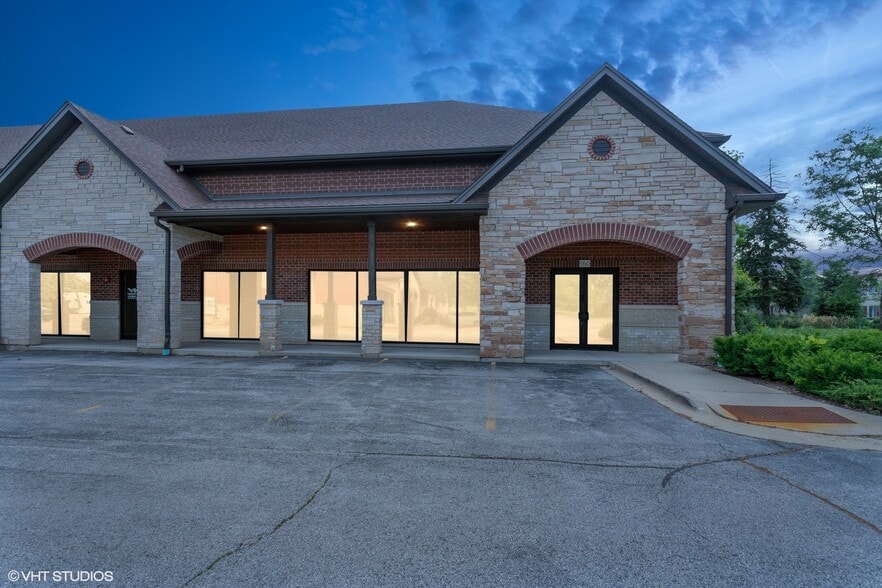 More Photos Of 550-660 W Boughton Rd, Bolingbrook Unknown For Lease