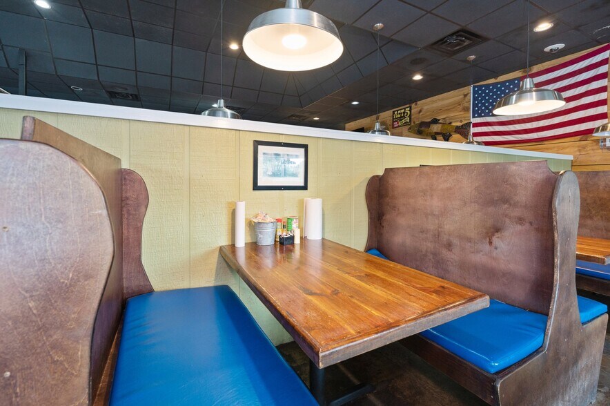 More Photos Of 1296 N Ferdon Blvd, Crestview Restaurant For Sale