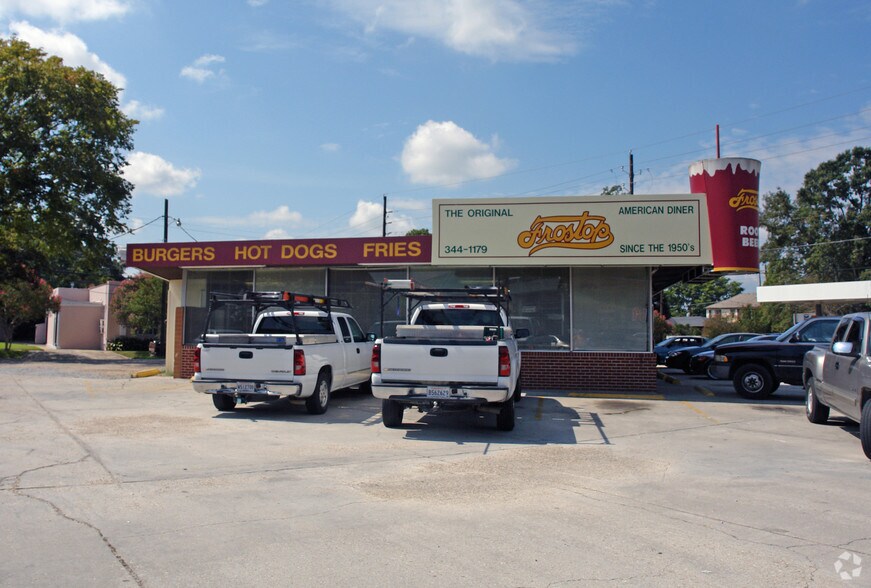 More Photos Of 402 Government St, Baton Rouge General Retail For Lease