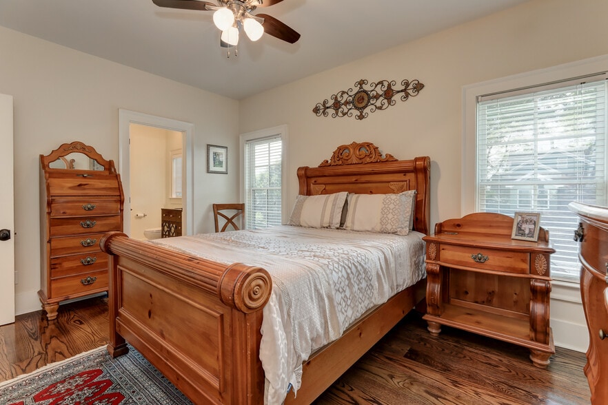 More Photos Of 2972 Lookout Pl NE, Atlanta Office Residential For Sale
