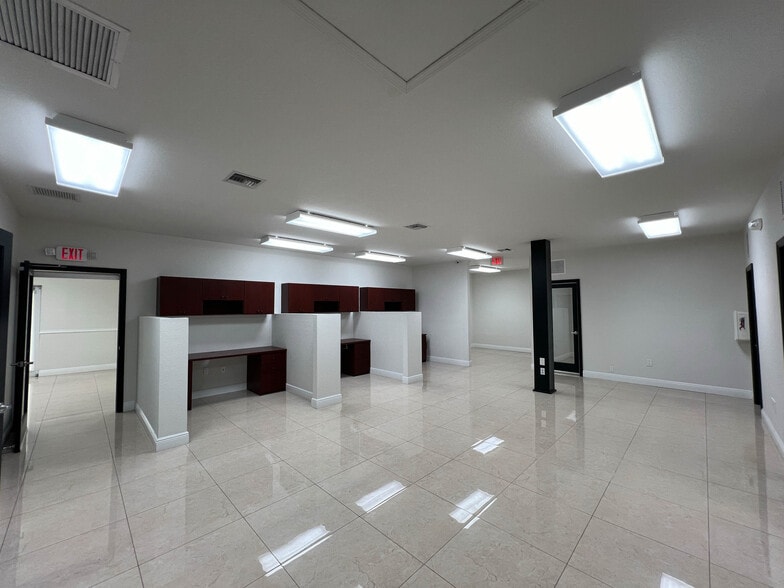 More Photos Of 2470 NW 102nd Pl, Doral Storefront Retail Office For Sale