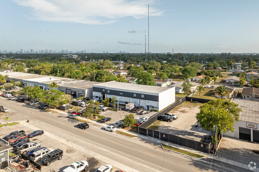 More Photos Of 5700 SW 25th St, West Park Warehouse For Lease