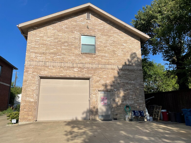 More Photos Of 108 Adolphus Ave, Lake Dallas Flex For Sale