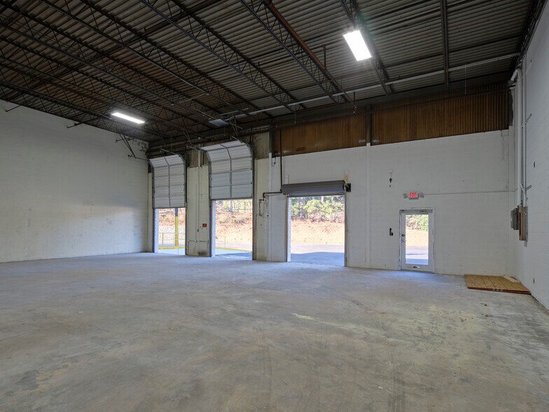 More Photos Of 3645 Oakcliff Rd, Doraville Warehouse For Lease