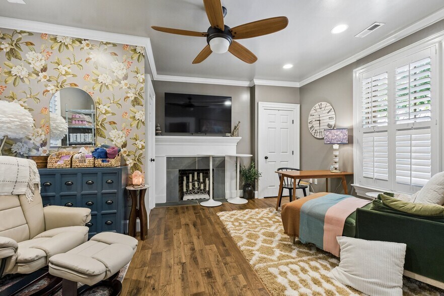More Photos Of 63 Main St, Warrenton Office For Sale