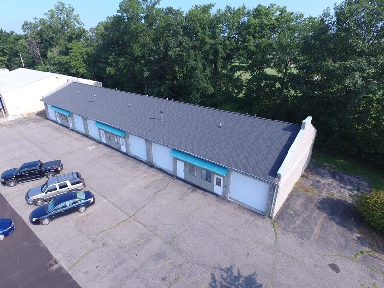 More Photos Of 400 Business Centre Dr, Lansing Research And Development For Lease