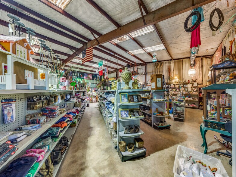 More Photos Of 2006 Pinn Rd, San Antonio Warehouse For Sale