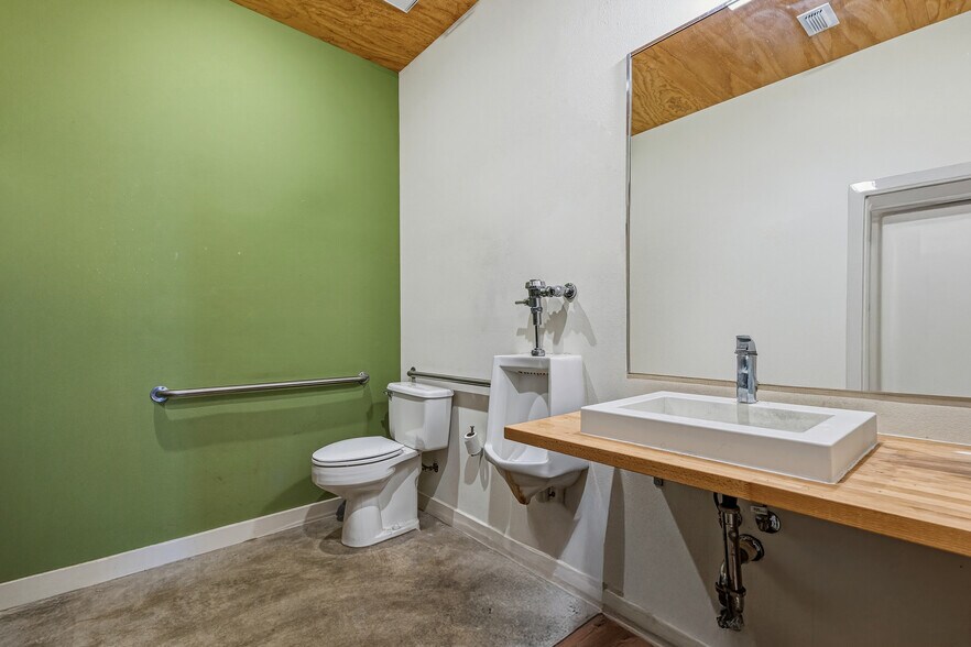 More Photos Of 505 W 15th St, Austin Loft Creative Space For Sale