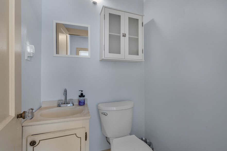 More Photos Of 107 Barry St, Hot Springs Medical For Sale