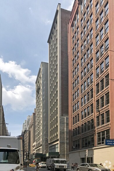 More Photos Of 21 W 38th St, New York Office For Lease
