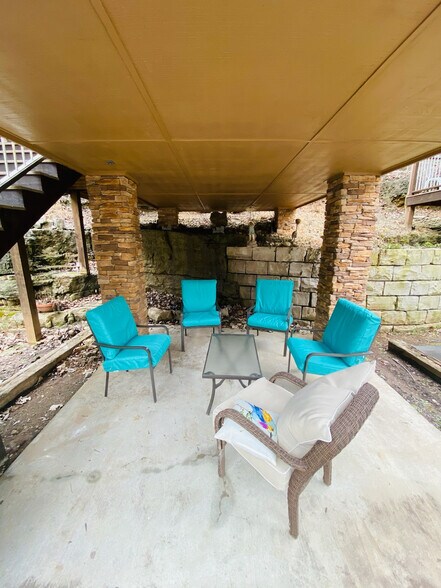 More Photos Of 275 N Main St, Eureka Springs Hotel For Sale