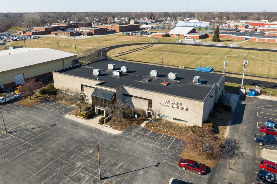 More Photos Of 6834 Spring Valley Dr, Holland Office For Sale