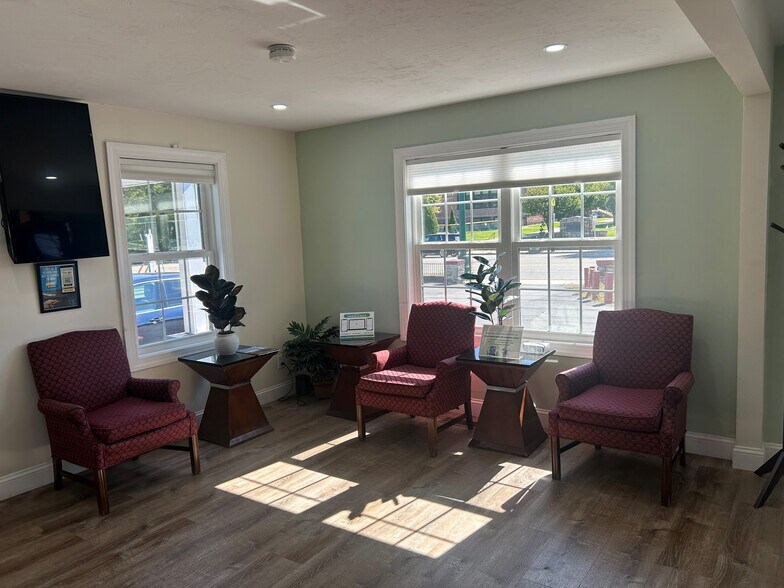 More Photos Of 562 Lincoln St, Worcester Office For Sale