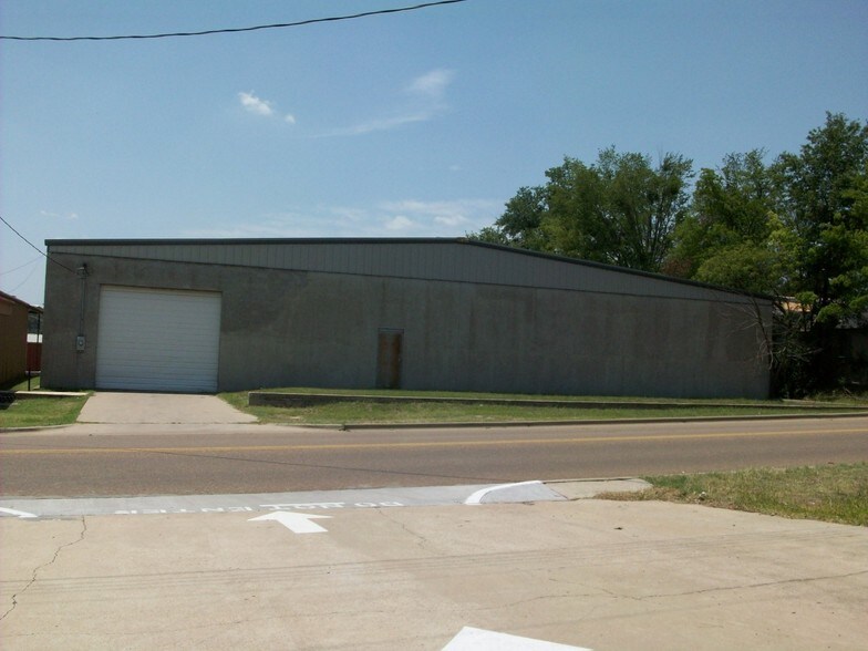 More Photos Of 1202 W 1st St, Mount Pleasant Warehouse For Sale