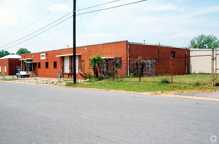 Primary Photo Of 1947 Bancroft St, Charlotte Warehouse For Lease